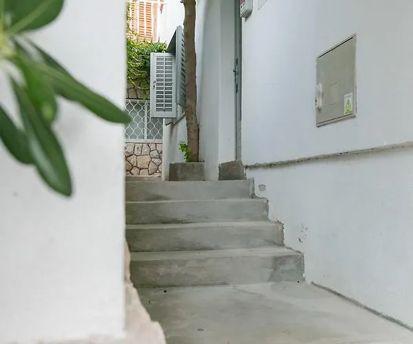 Bellevue Hvar Апартаменты *